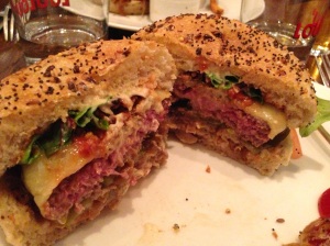 Loulou friendly diner burger cluny saint michel paris restaurant brunch frites maison super adresse qualité